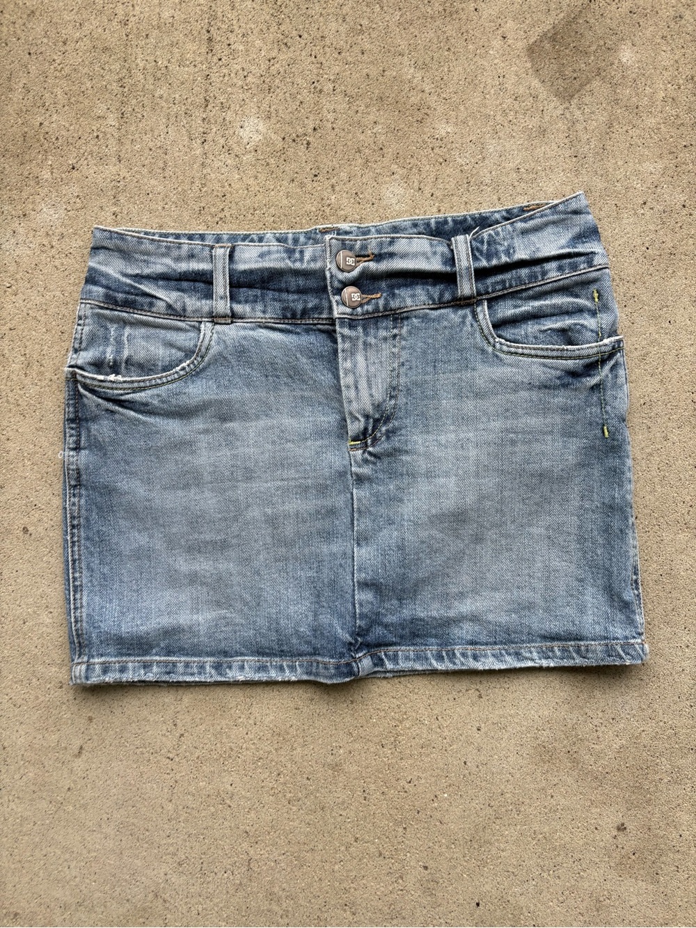 Vintage DC Shoe Co Y2K Low Rise Denim Mini Skirt Acid Wash Womens 27 30x14